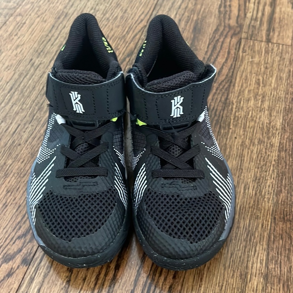 Black Kyrie Irving sneakers - used - size 12